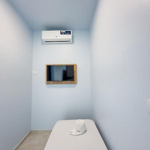 Estudio con Cama Queen Adaptado para Discapacitados